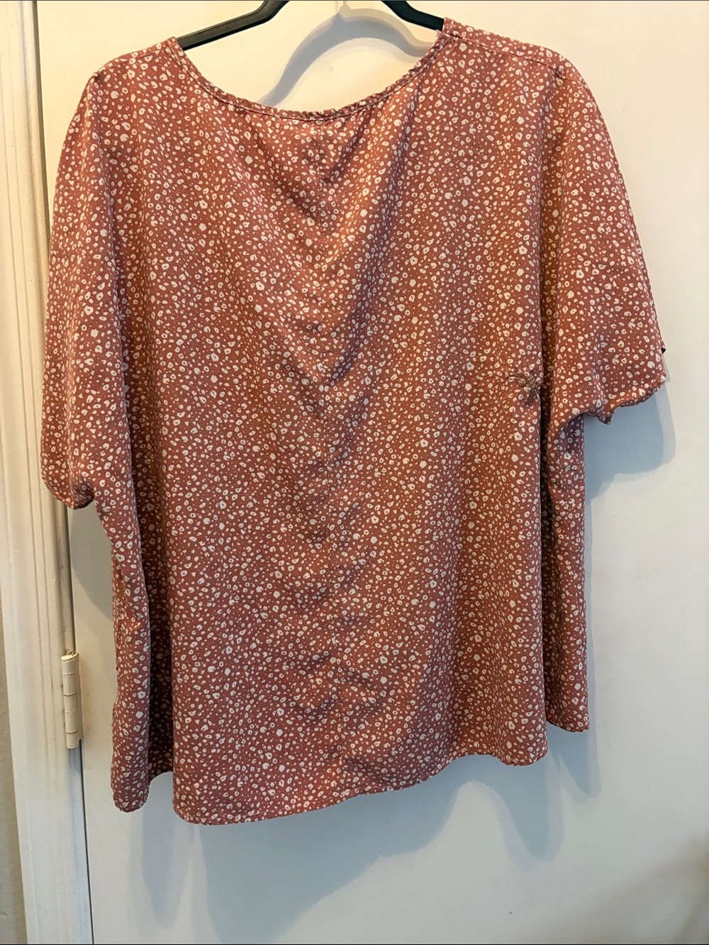 BloomChic Women’s Dusty Rose Floral Button Front Blouse size 22-24 - Picture 2 of 3